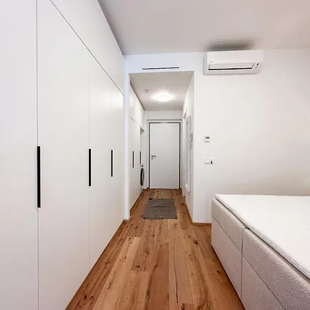 Real Living By Refa - Modern Haven 508 * Prag